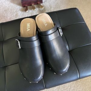 Black leather clogs by Mia size 8